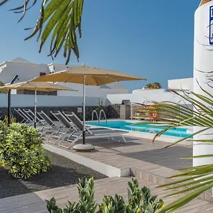 Maribel Pocillos , Puerto del Carmen (Lanzarote) Spanje